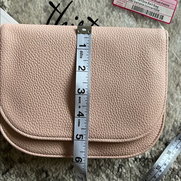 💕NEW💕Convertible Belt Bag by Thirty One - Picture 9 of 10